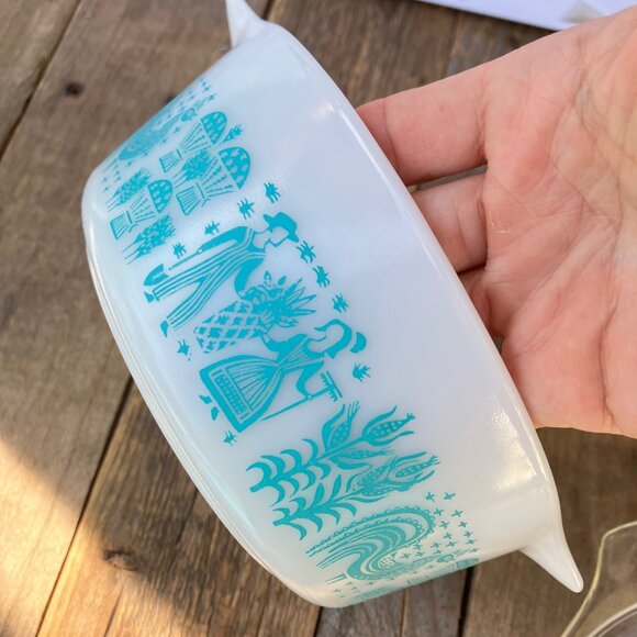 Pyrex Turquoise Butterprint 472 casserole with lid - Picture 7 of 12